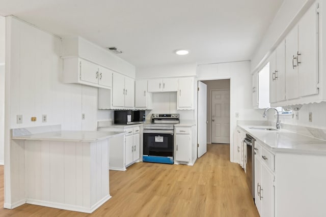 kitchen with kitchen peninsula, light hardwood / wood-style flooring, stainless steel appliances, white cabinets, and sink