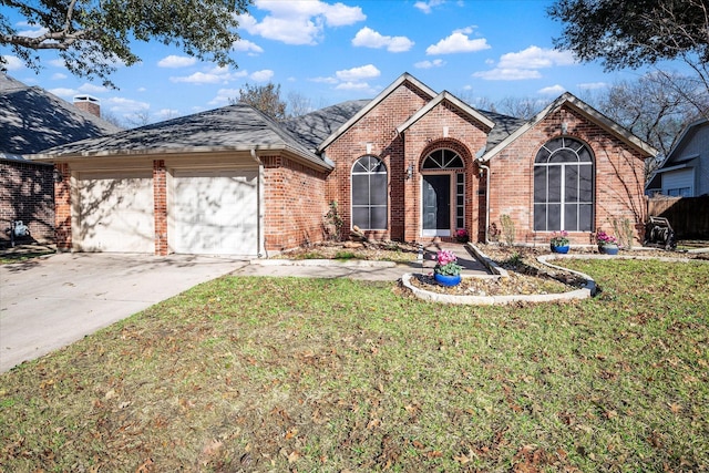 view of front facade featuring a front yard and a garage