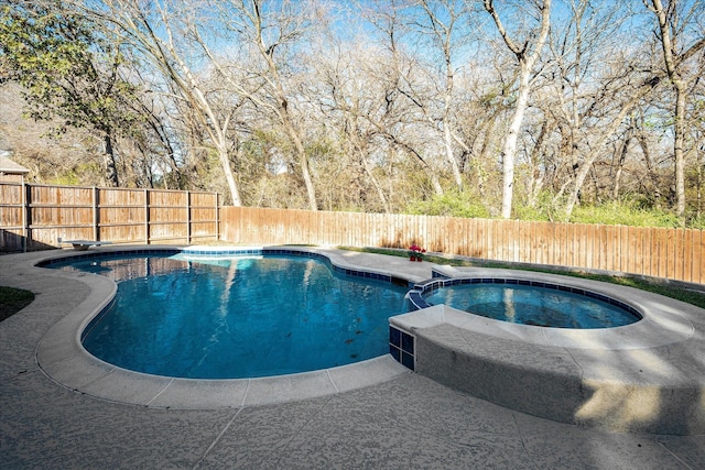 view of pool featuring an in ground hot tub