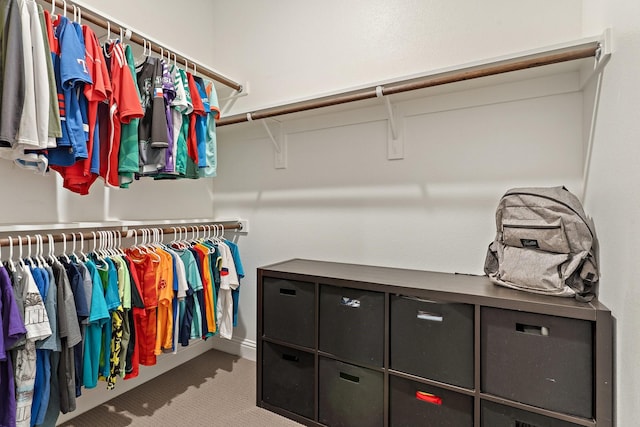 walk in closet featuring carpet