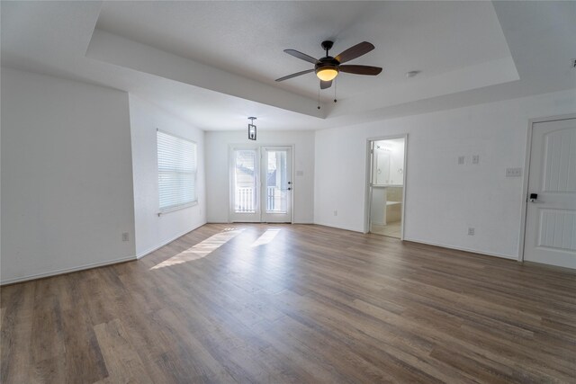 balcony with ceiling fan and covered porch