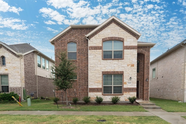 view of front of house with a front lawn