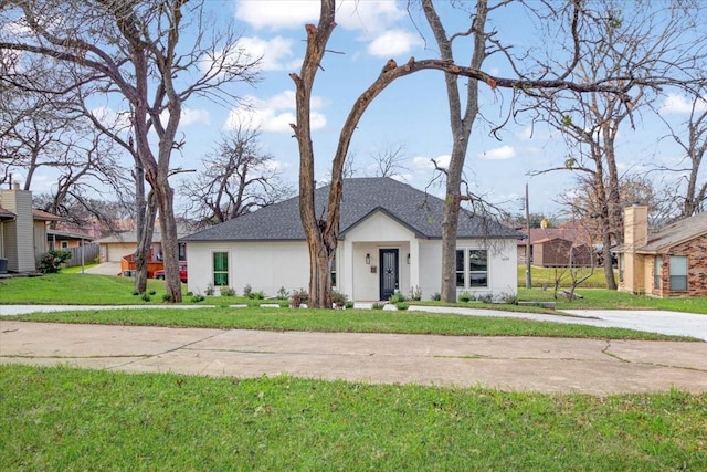 view of front of home featuring a front yard