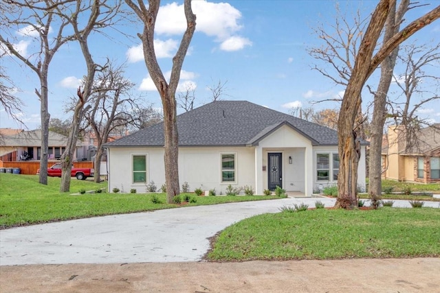 view of front facade with a front yard