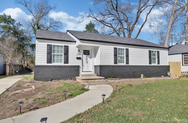 view of front of house with a front yard