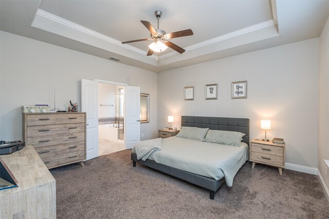 living room featuring light hardwood / wood-style floors and ceiling fan