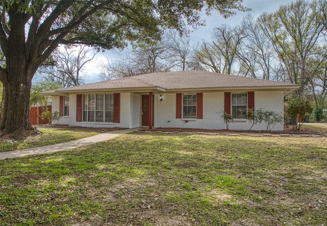 single story home featuring a front yard