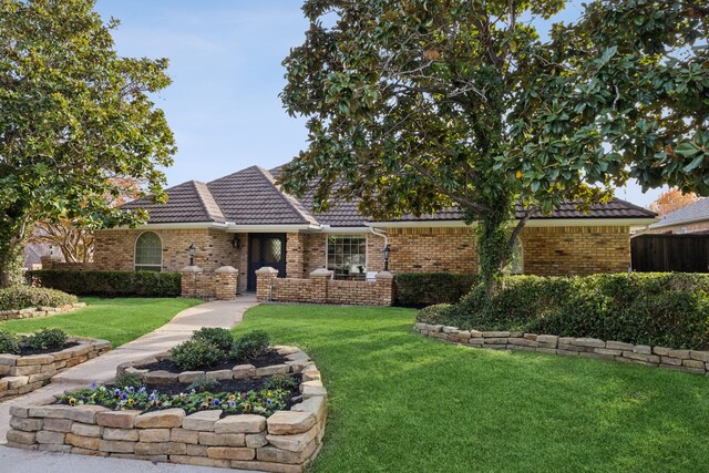 view of front of property with a front yard