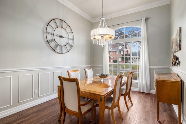 dining area featuring ornamental molding, plenty of natural light, dark hardwood / wood-style floors, and an inviting chandelier