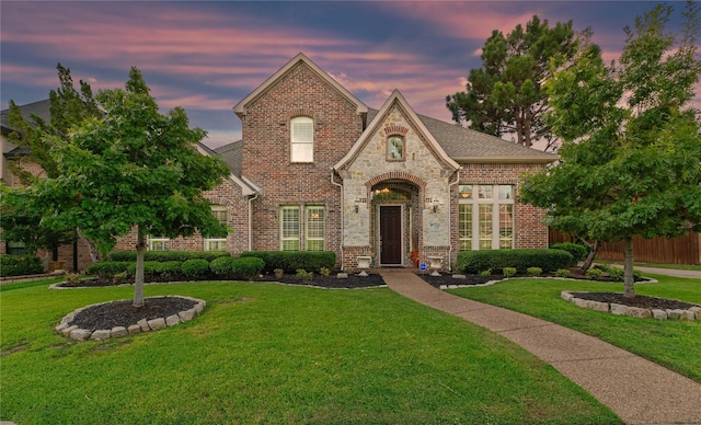 view of front of house featuring a yard