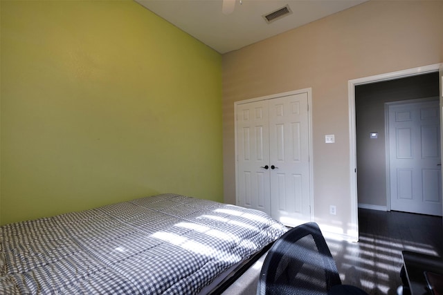 carpeted bedroom featuring ceiling fan and a closet