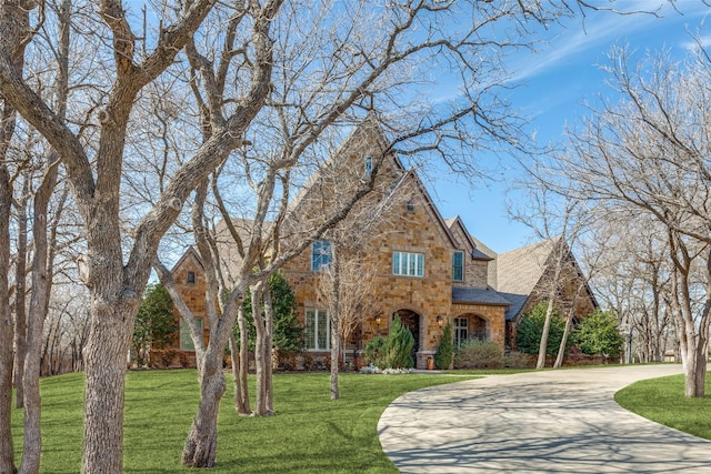 view of front facade with a front lawn