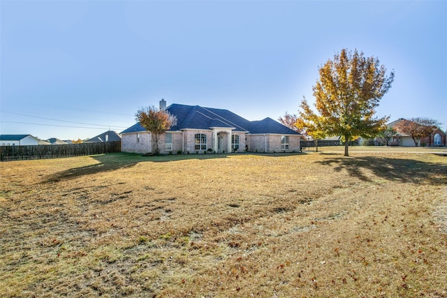 exterior space featuring a front yard