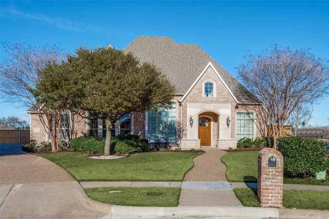 view of front of property with a front yard