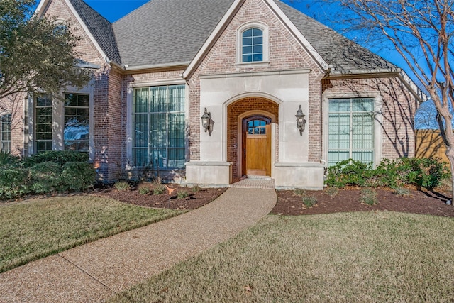 view of front of property with a front lawn