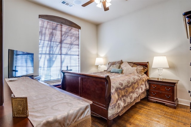 bedroom featuring ceiling fan