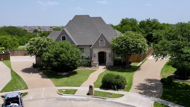 view of front of house featuring a front lawn