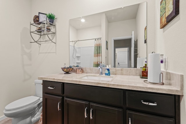 bathroom featuring a shower with shower curtain, vanity, and toilet