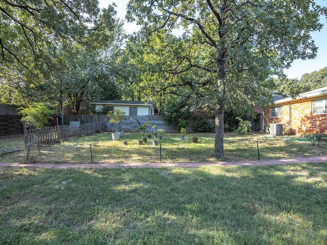 view of yard featuring cooling unit