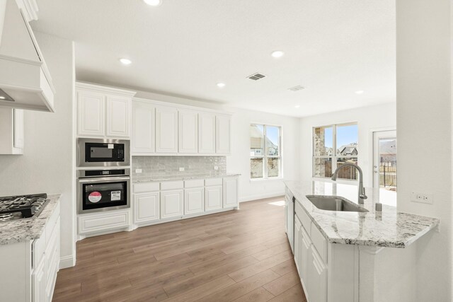 living room featuring dark hardwood / wood-style floors and ceiling fan