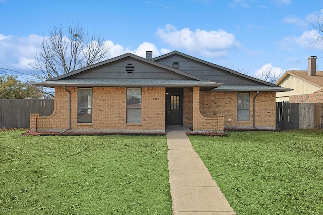 view of front of house with a front lawn