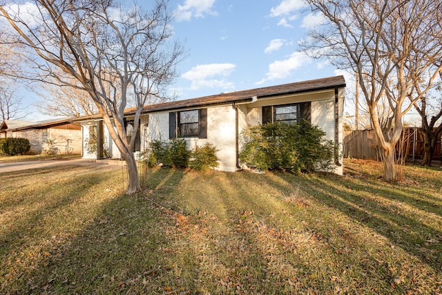 view of front of home with a front lawn and a carport