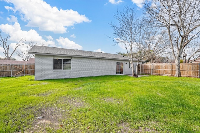 back of house featuring a lawn