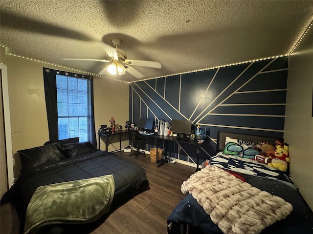 bedroom featuring hardwood / wood-style floors, a textured ceiling, and ceiling fan