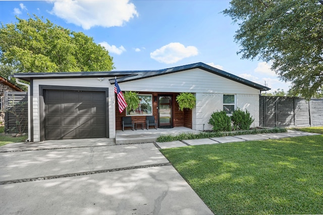 view of front facade featuring a front yard, a garage, and covered porch