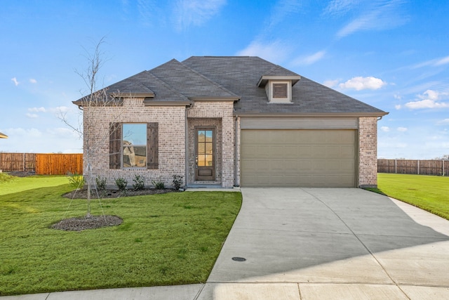 view of front facade featuring a garage and a front yard