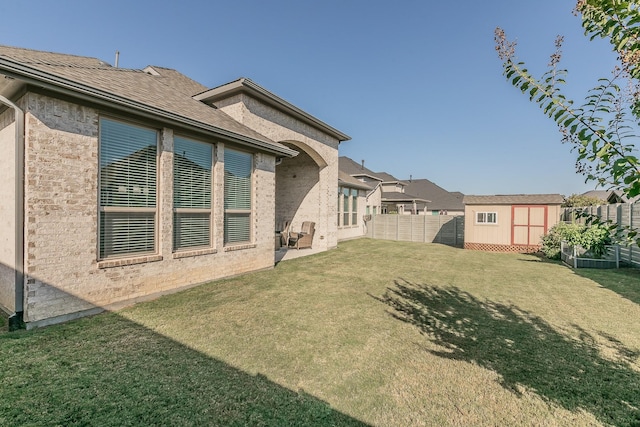 view of yard with a storage shed