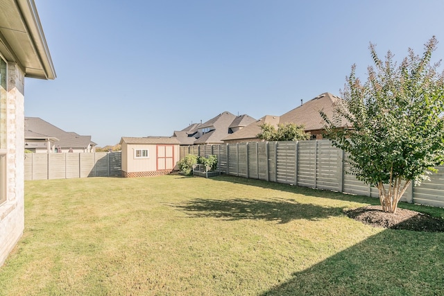 view of yard featuring a storage shed