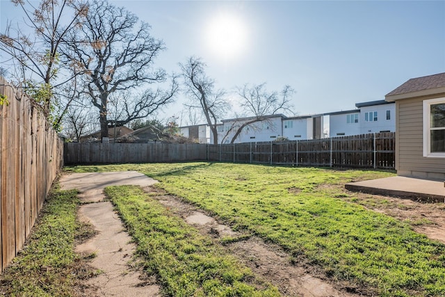 view of yard featuring a patio area