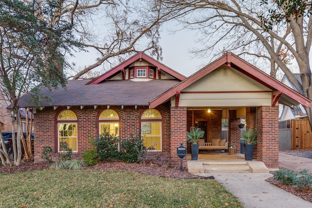 view of front of house featuring a porch and a front yard