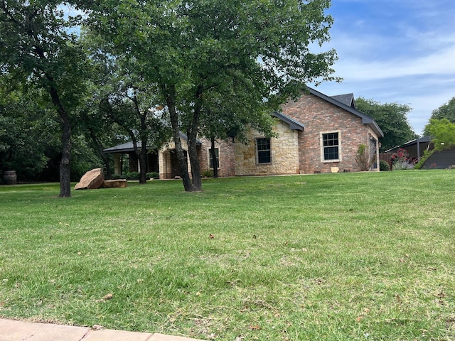 exterior space featuring a front yard