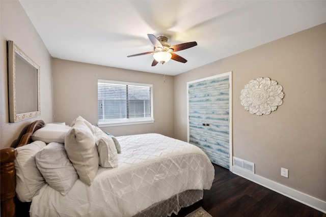 bedroom featuring dark wood-type flooring and ceiling fan