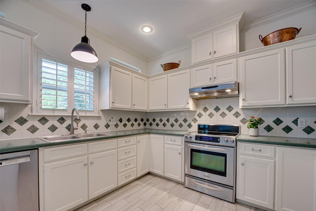 kitchen with sink, tasteful backsplash, crown molding, decorative light fixtures, and appliances with stainless steel finishes