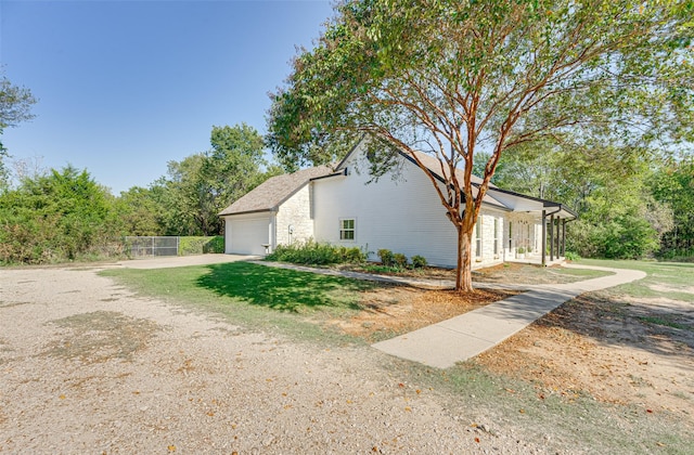 view of front facade with a garage