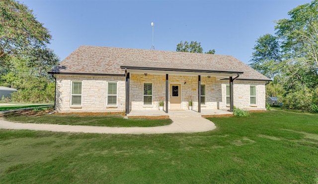 view of front of property with a front yard