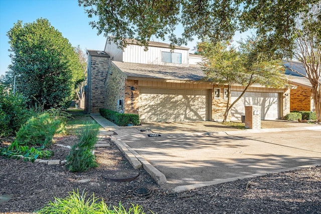 view of front facade featuring a garage