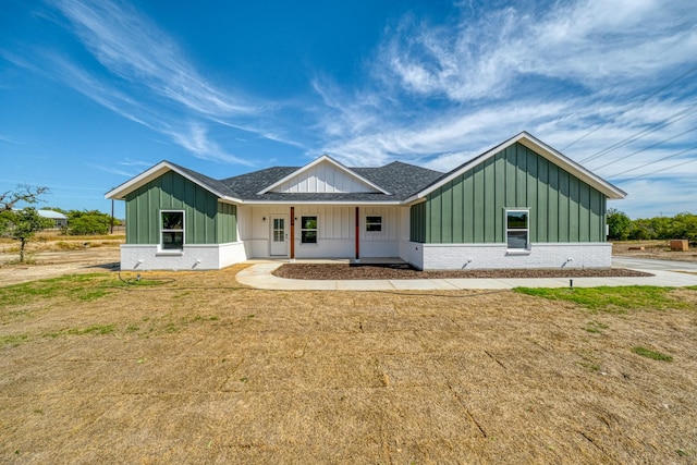 ranch-style home with a front lawn