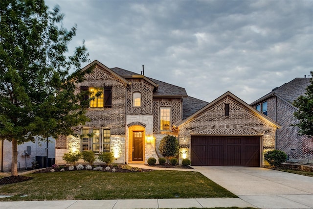 view of front of property featuring a front lawn and a garage