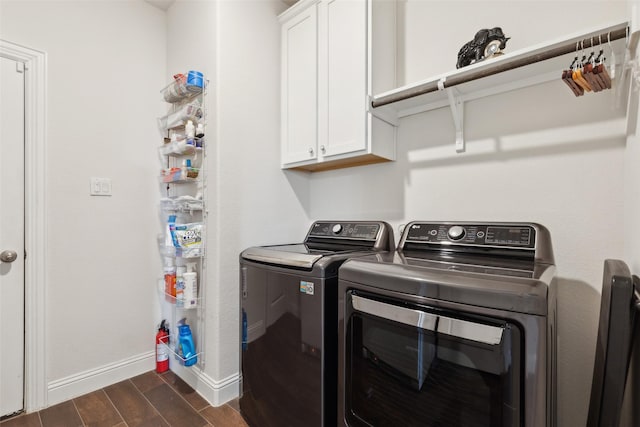 washroom featuring cabinets and washing machine and dryer