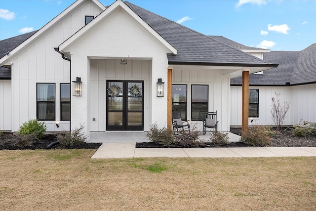 entrance to property featuring a lawn and a porch