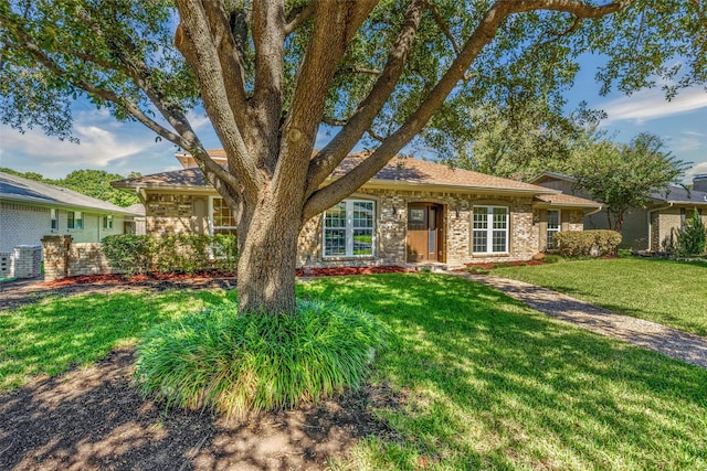 single story home featuring a front yard