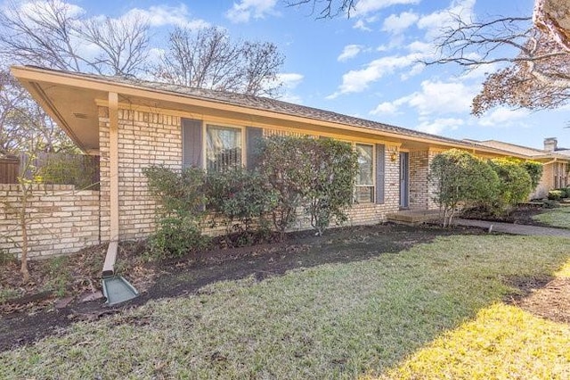 ranch-style home with a front lawn