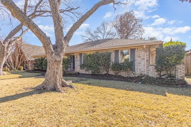 ranch-style house with a front yard