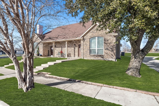 view of front of property with a front yard