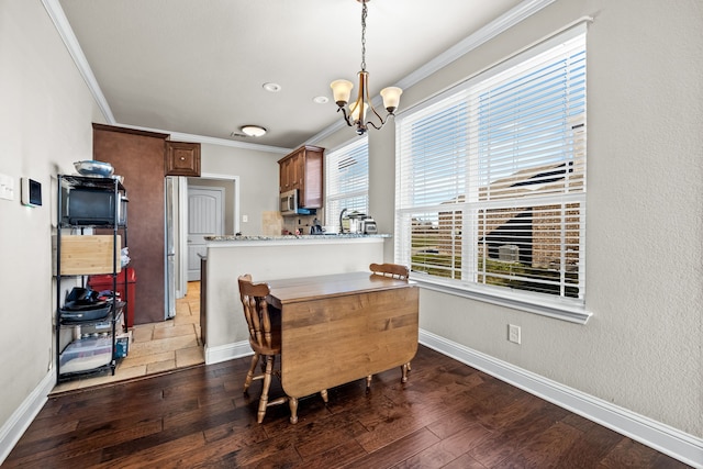 dining room featuring hardwood / wood-style flooring, plenty of natural light, and crown molding