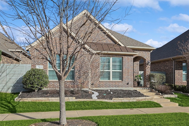 view of front of home featuring a front lawn